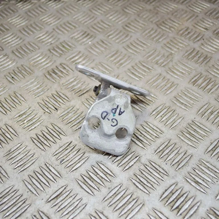 Aizmugurējā augšējā eņģe BJ32228A
