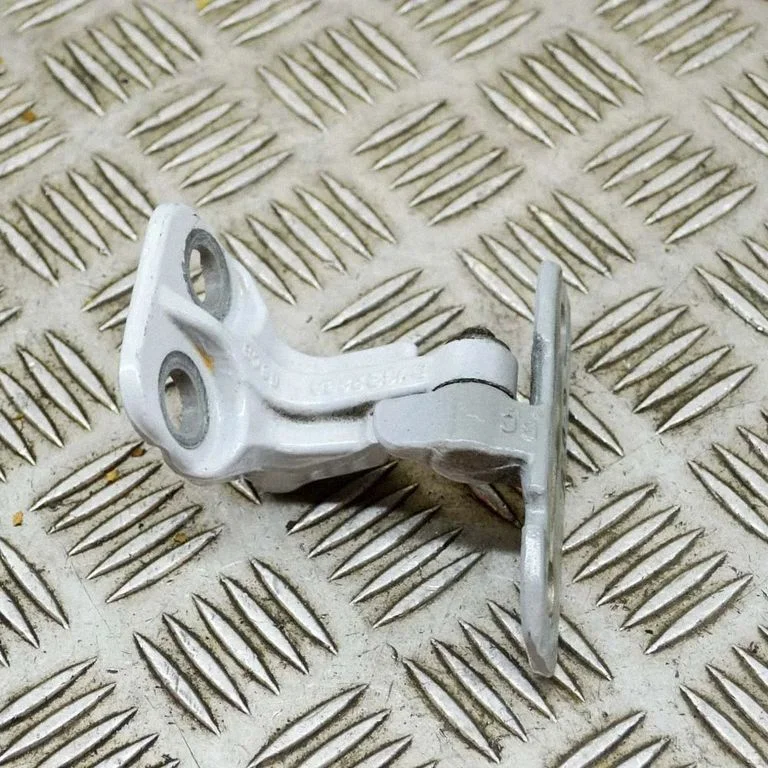Tagaukse ülemine hing BJ32228A66CB