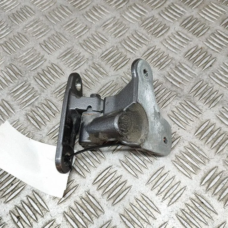 Aizmugurējā apakšējā eņģe A1767300337
