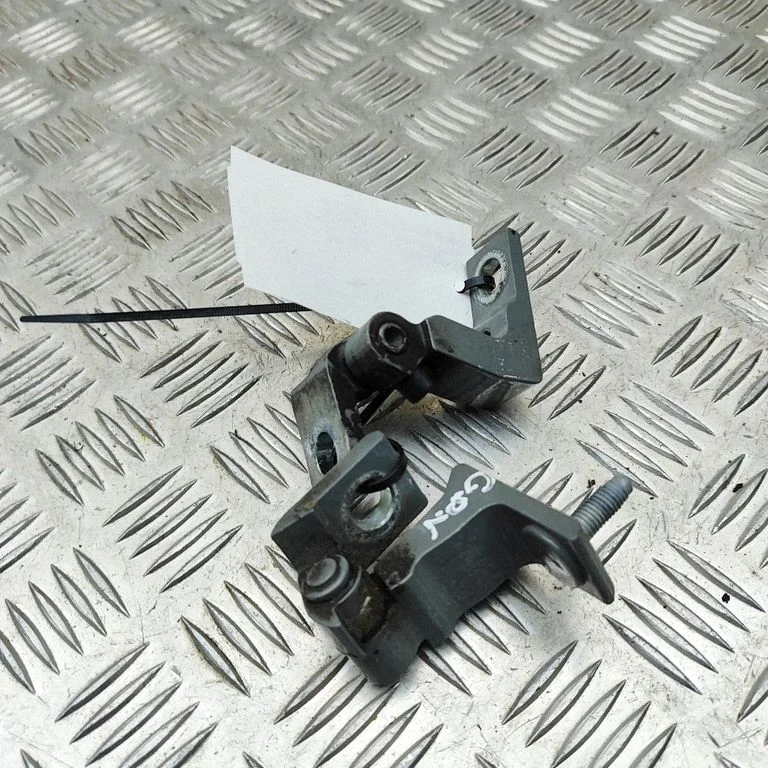 Aizmugurējo eņģu komplekts 8W0833404A