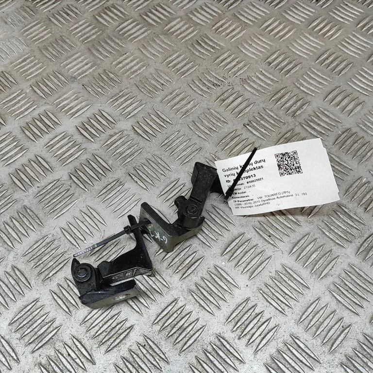 Rear door hinge set 8K0831401A
