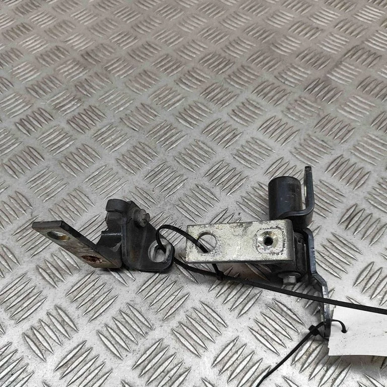 Aizmugurējo eņģu komplekts 6M21U22810AE