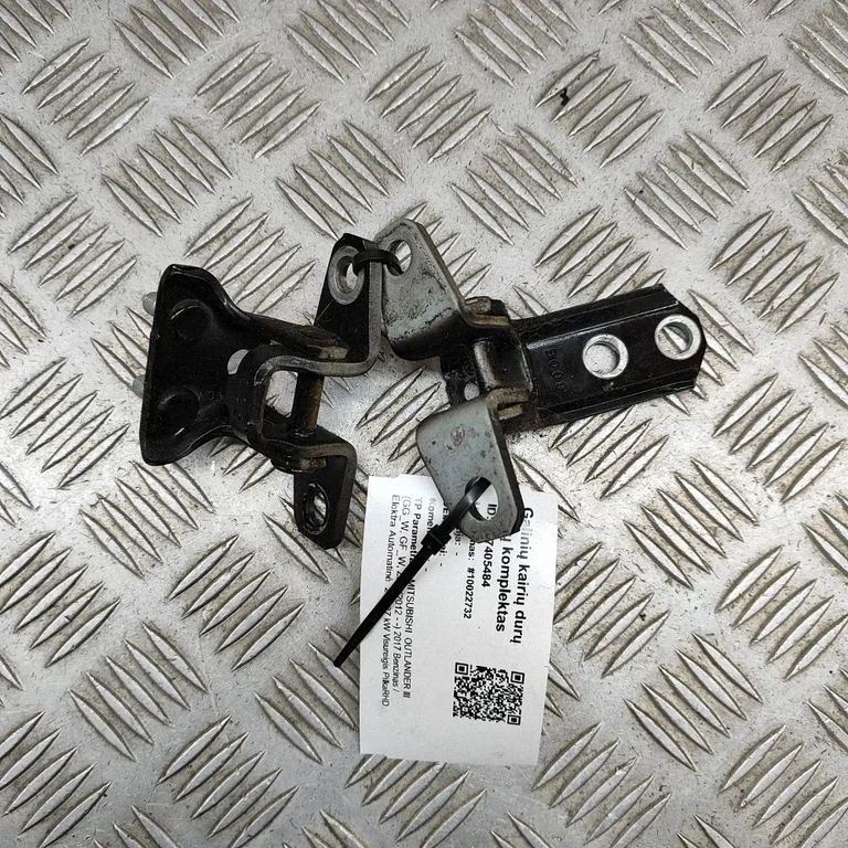 Rear door hinge set 5702A064