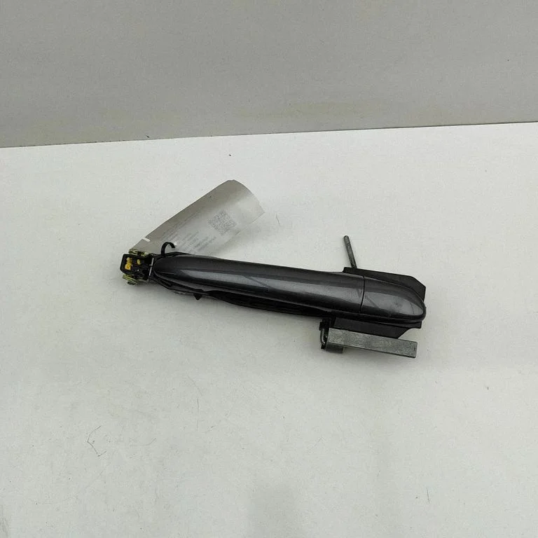 Aizmugurējo durvju ārējais atvēršanas rokturis KB7W7242X