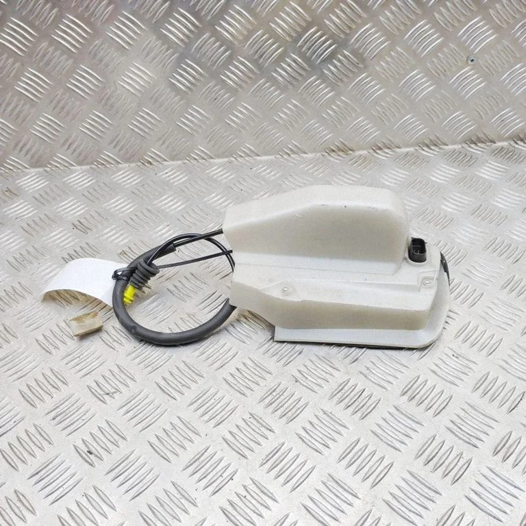 Zamek drzwi tylnych 150067400A