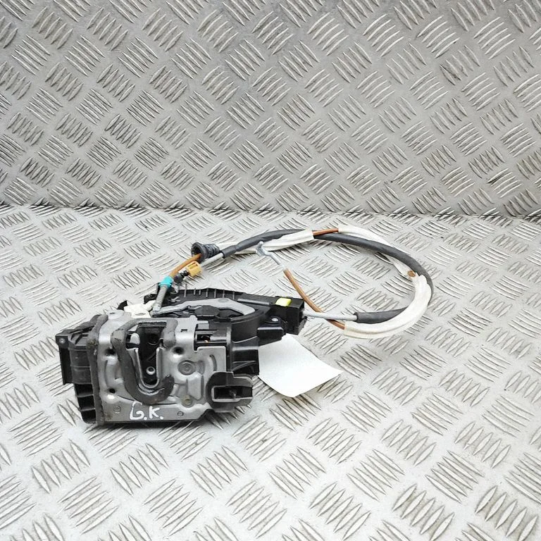 Aizmugurējo durvju slēdzene A2230030999