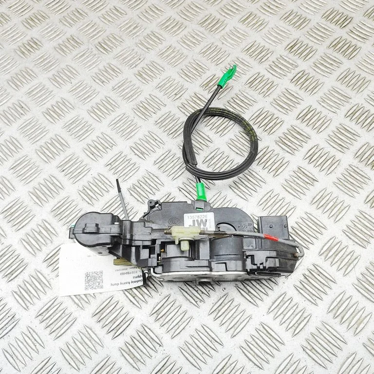 Aizmugurējo durvju slēdzene 13578226