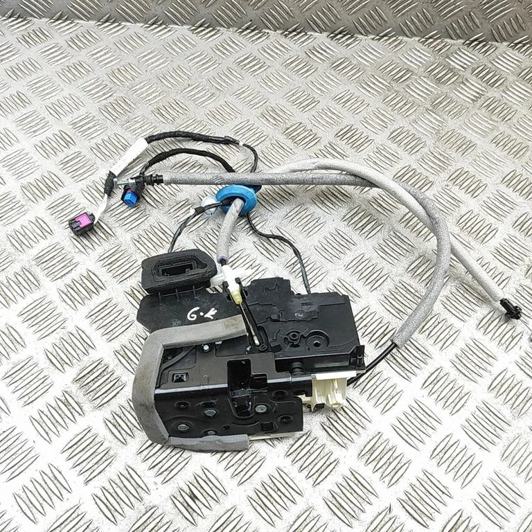 Aizmugurējo durvju slēdzene 4N0839015B