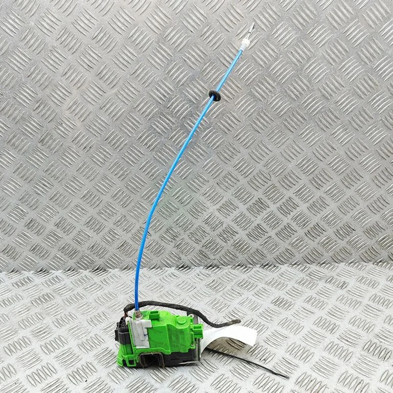 Aizmugurējo durvju slēdzene 505228800