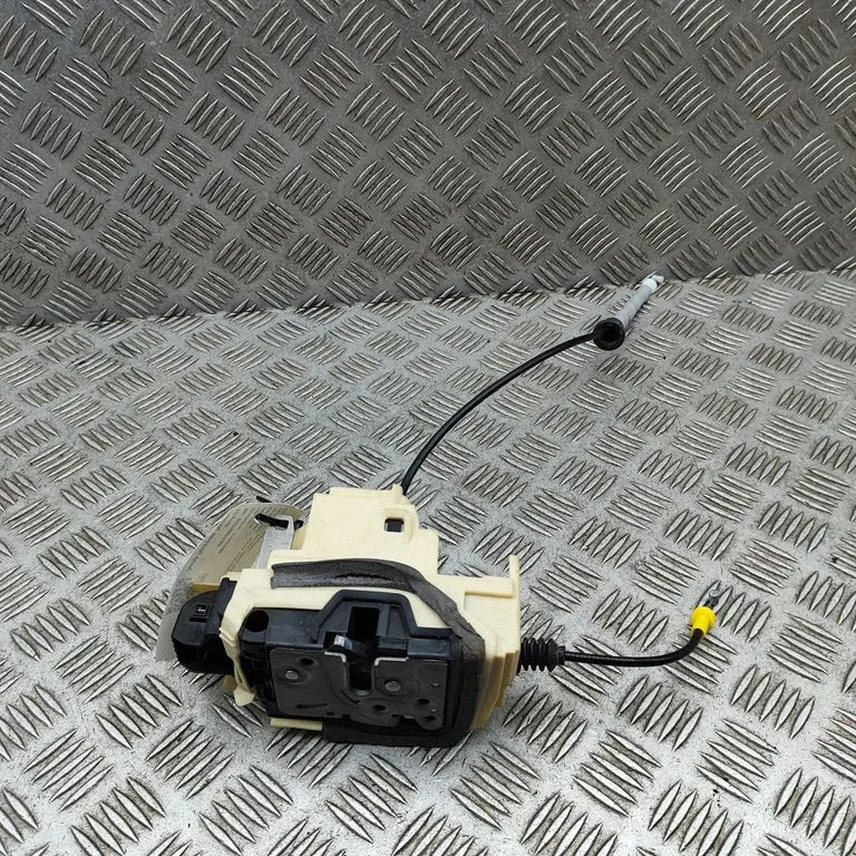 Aizmugurējo durvju slēdzene 31462000