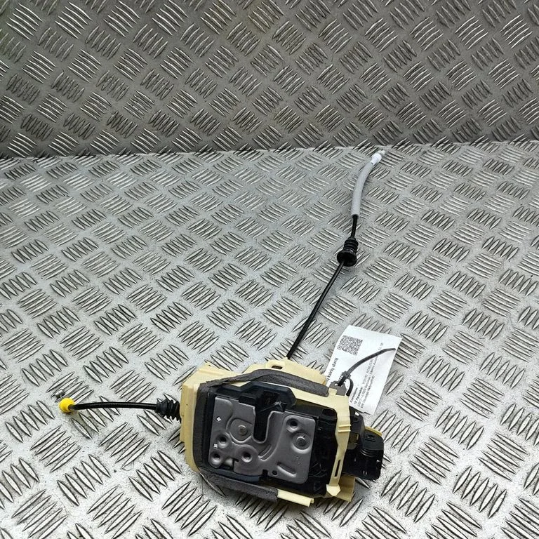 Aizmugurējo durvju slēdzene 31440999