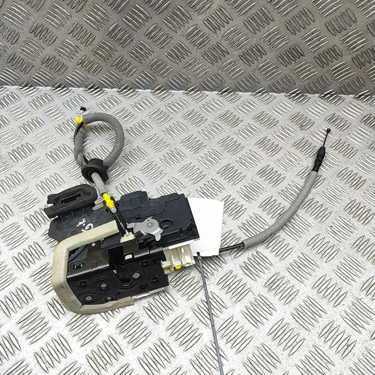 Galinių durų spyna