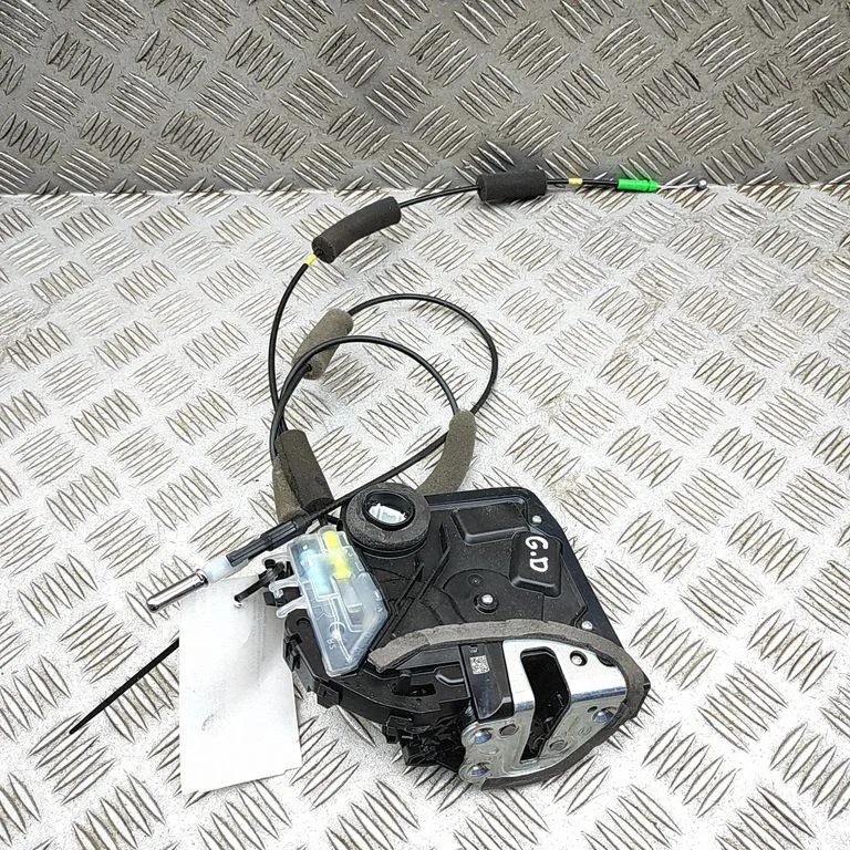 Rear door lock 6905048080