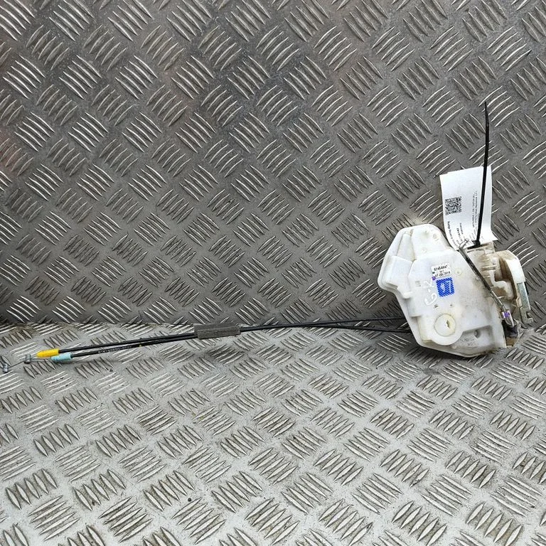 Zamek drzwi tylnych 5745A611