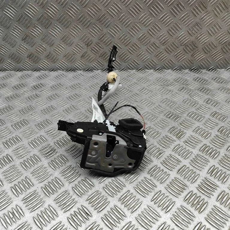 Rear door lock 3J0839016A