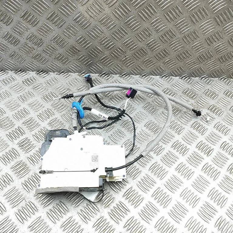 Aizmugurējo durvju slēdzene 4N0839016B