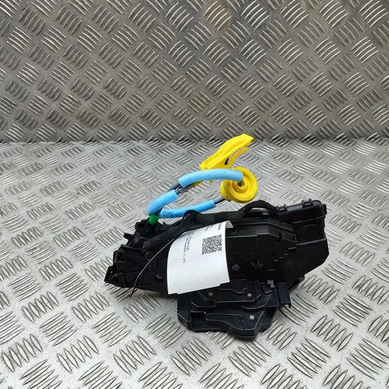 Rear door lock 7445053