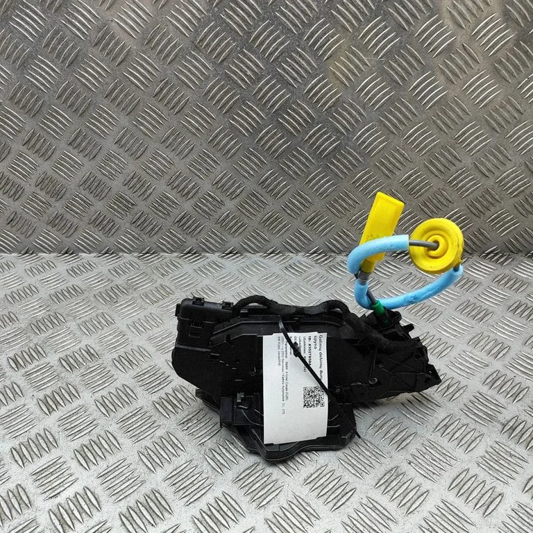 Rear door lock 7445054
