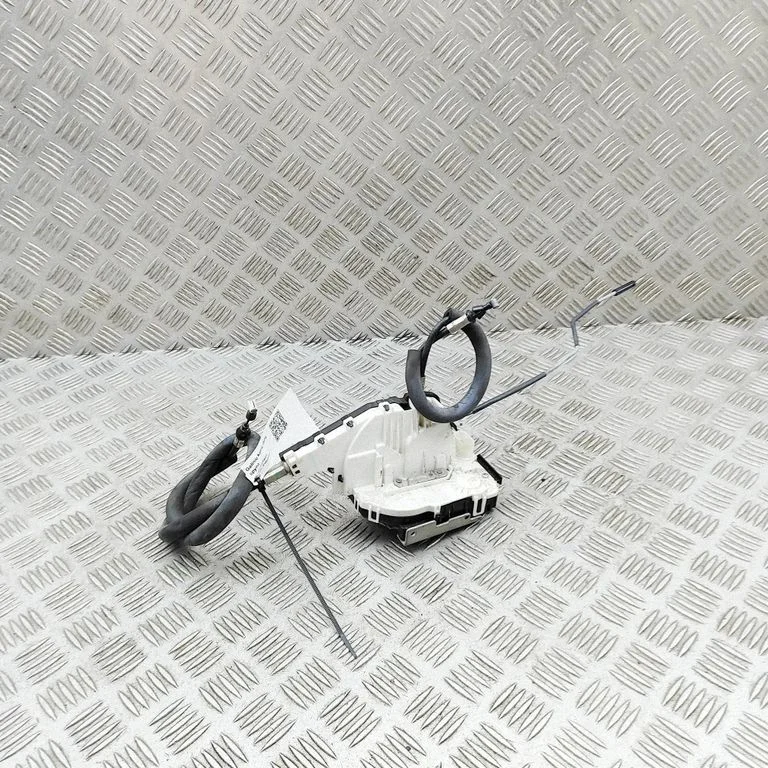 Aizmugurējo durvju slēdzene 670004632