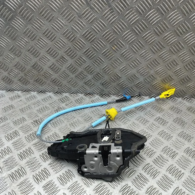 Aizmugurējo durvju slēdzene 7956152