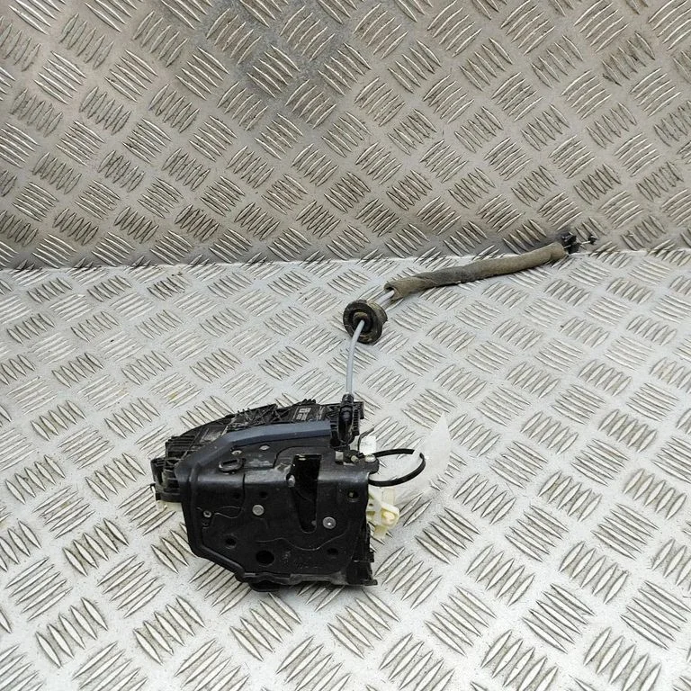 Tagaukse lukk 8X0839015G