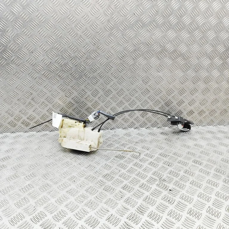Aizmugurējo durvju slēdzene 8982317811