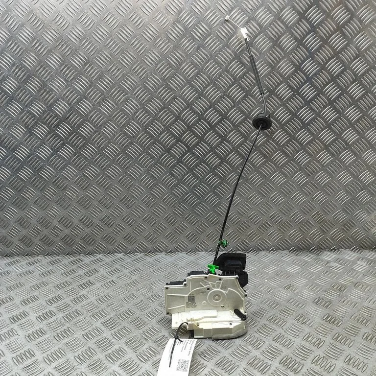 Aizmugurējo durvju slēdzene 4N0839015B
