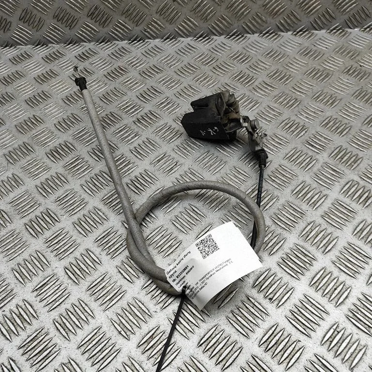 Aizmugurējo durvju slēdzene 7LA827161
