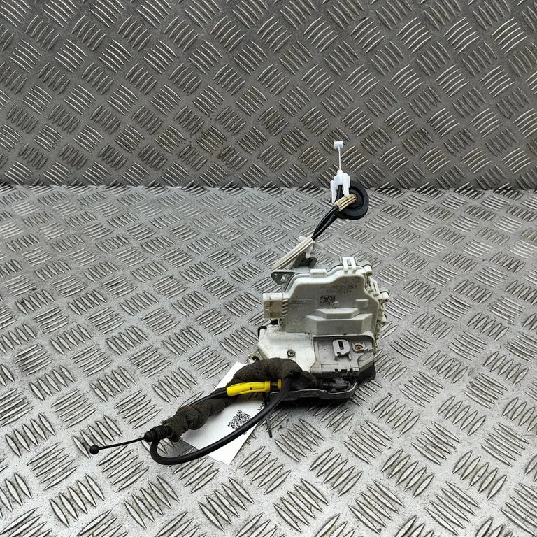 Rear door lock – Porsche Macan (95B) (2014-2018)