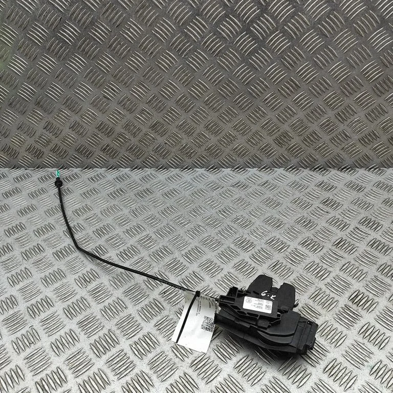 Aizmugurējo durvju slēdzene 103383800J