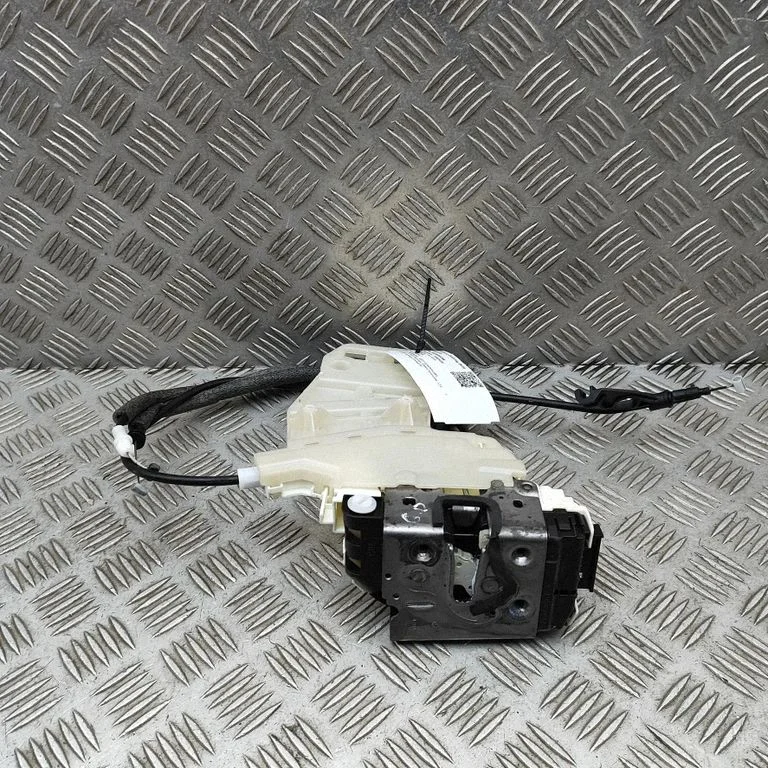 Aizmugurējo durvju slēdzene 52139906
