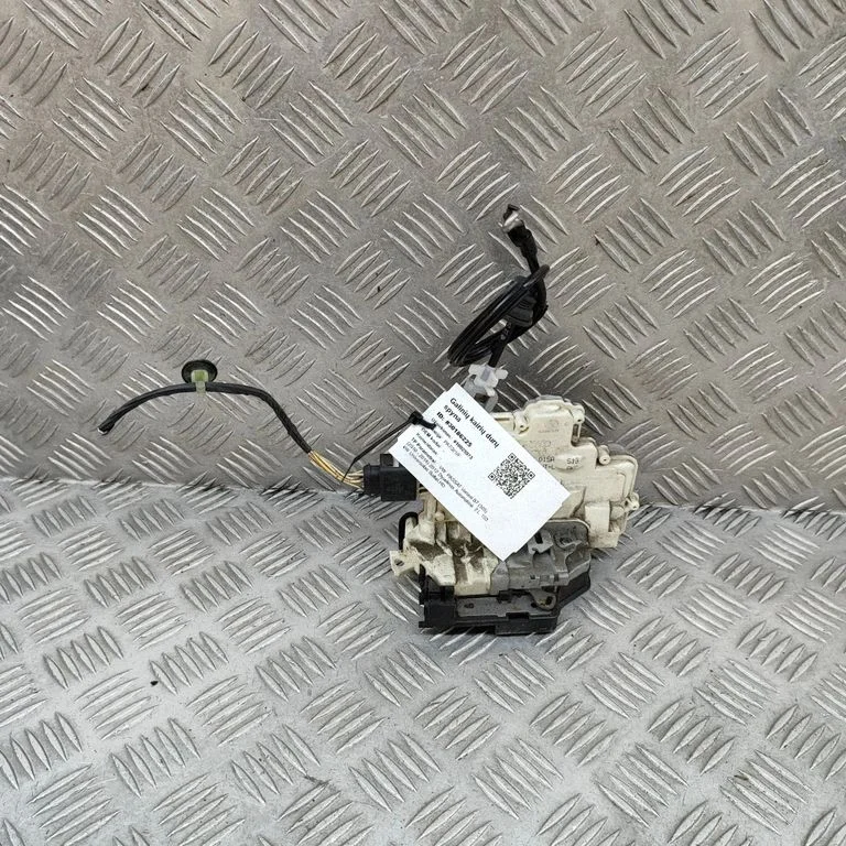 Aizmugurējo durvju slēdzene 3C4839015A