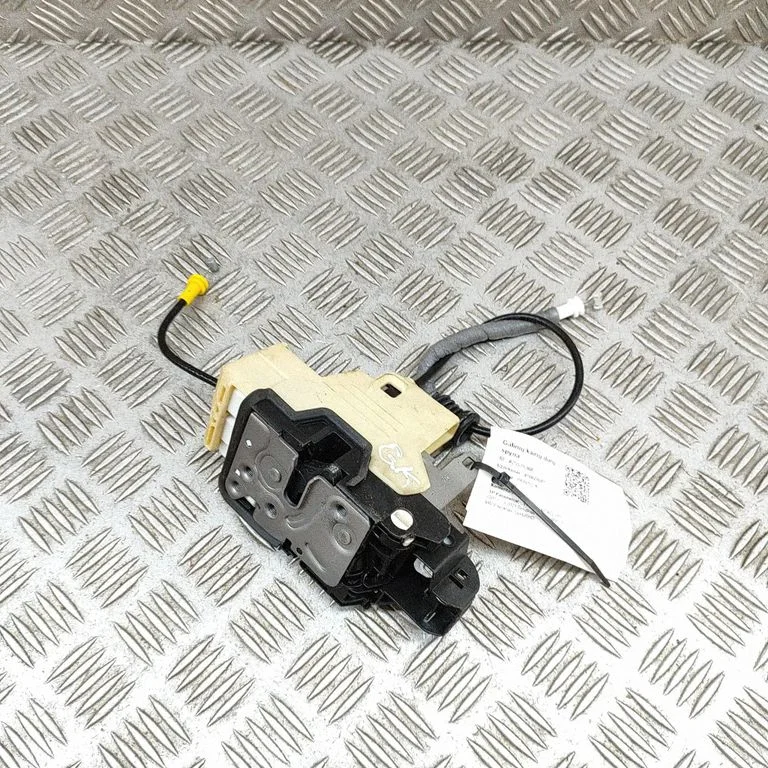 Aizmugurējo durvju slēdzene 32131410