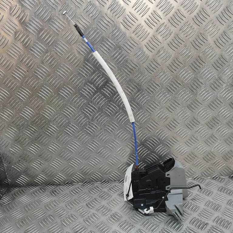 Aizmugurējo durvju slēdzene 81410R2010