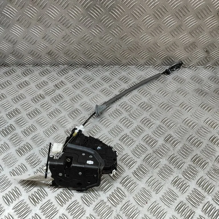 Aizmugurējo durvju slēdzene 4G0839016J