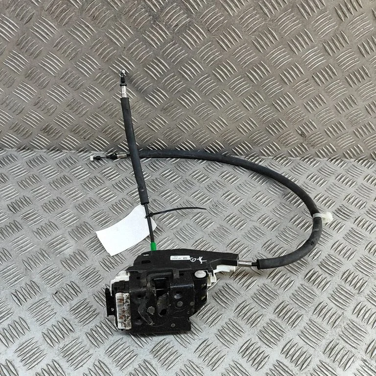 Aizmugurējo durvju slēdzene 670101186