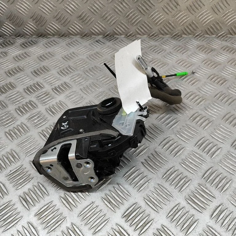 Rear door lock 6906048070