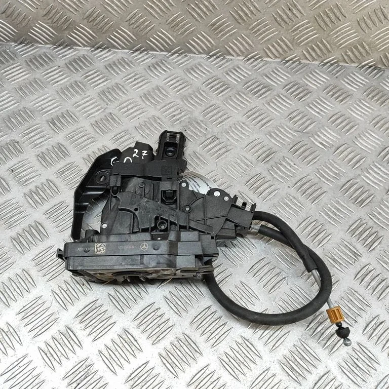 Aizmugurējo durvju slēdzene A2230030999