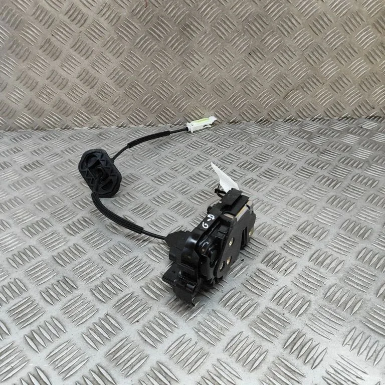 Zamek drzwi tylnych PX7AA26412BA