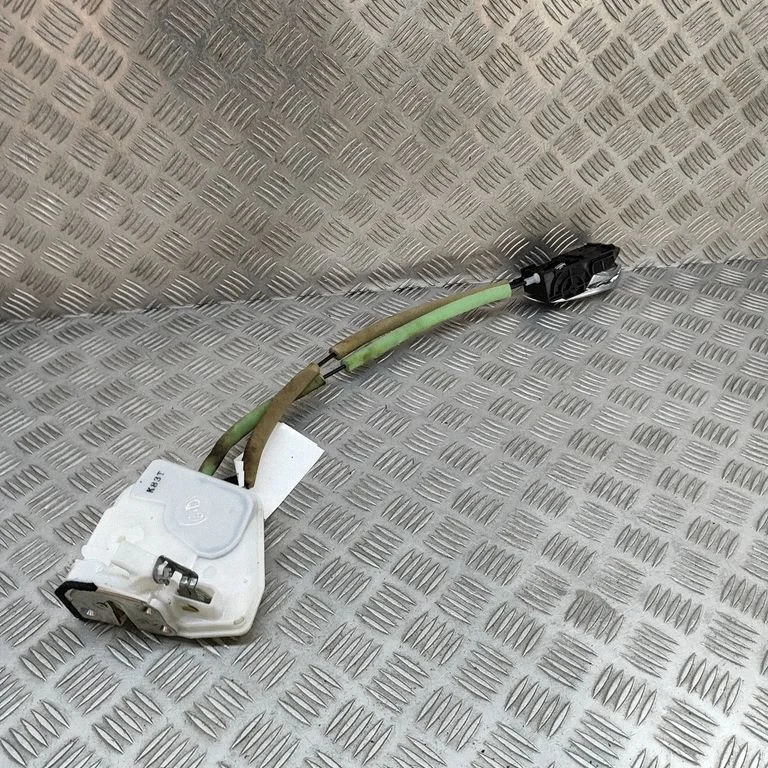 Aizmugurējo durvju slēdzene KB9G72310