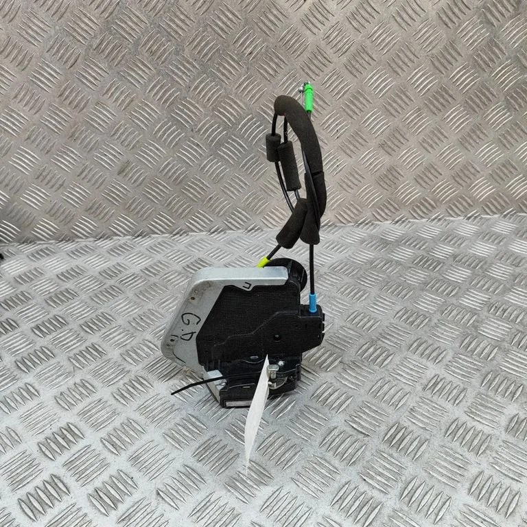 Rear door lock 6905060110