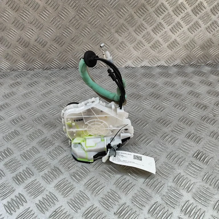 Aizmugurējo durvju slēdzene DFT972310B