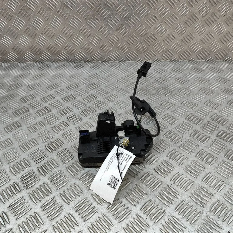Aizmugurējo durvju slēdzene 4855201