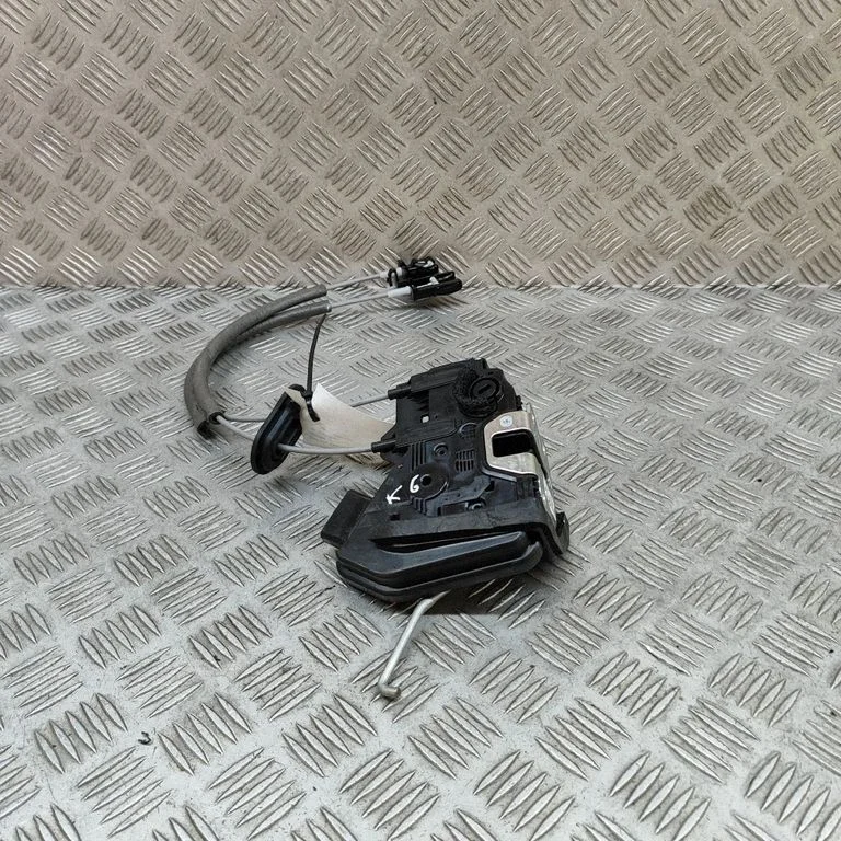 Aizmugurējo durvju slēdzene 81410G5010
