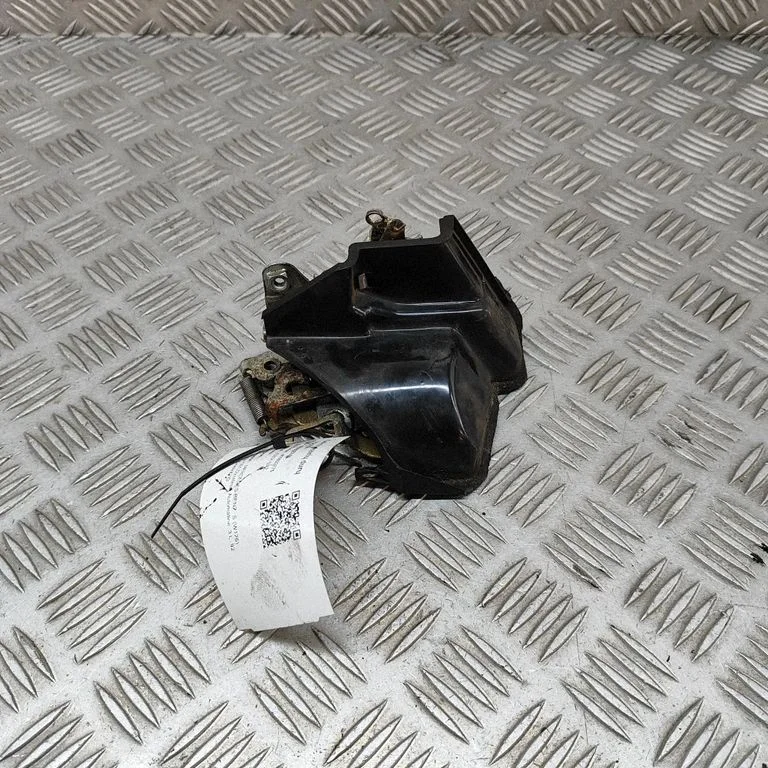 Aizmugurējo durvju slēdzene A1267300135