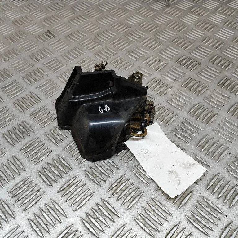 Aizmugurējo durvju slēdzene A1267300235