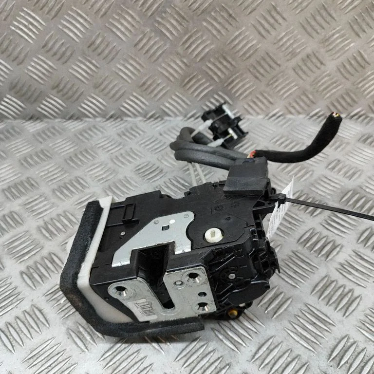 Tagaukse lukk 814102T030 – KIA Optima (2010-2015)