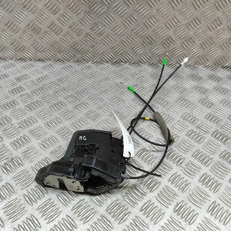 Aizmugurējo durvju slēdzene 69203F4010