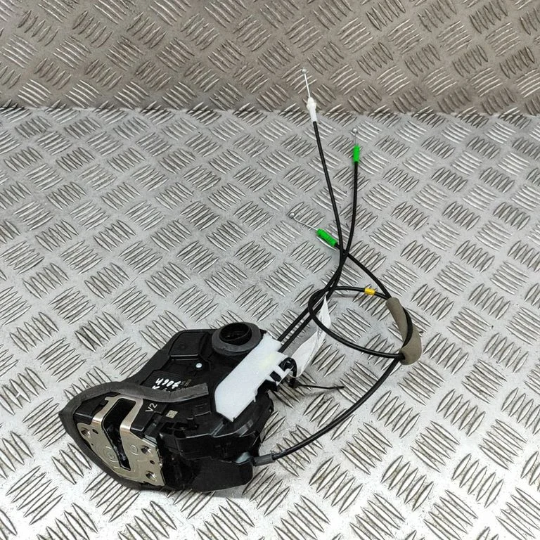 Rear door lock 69060F4110