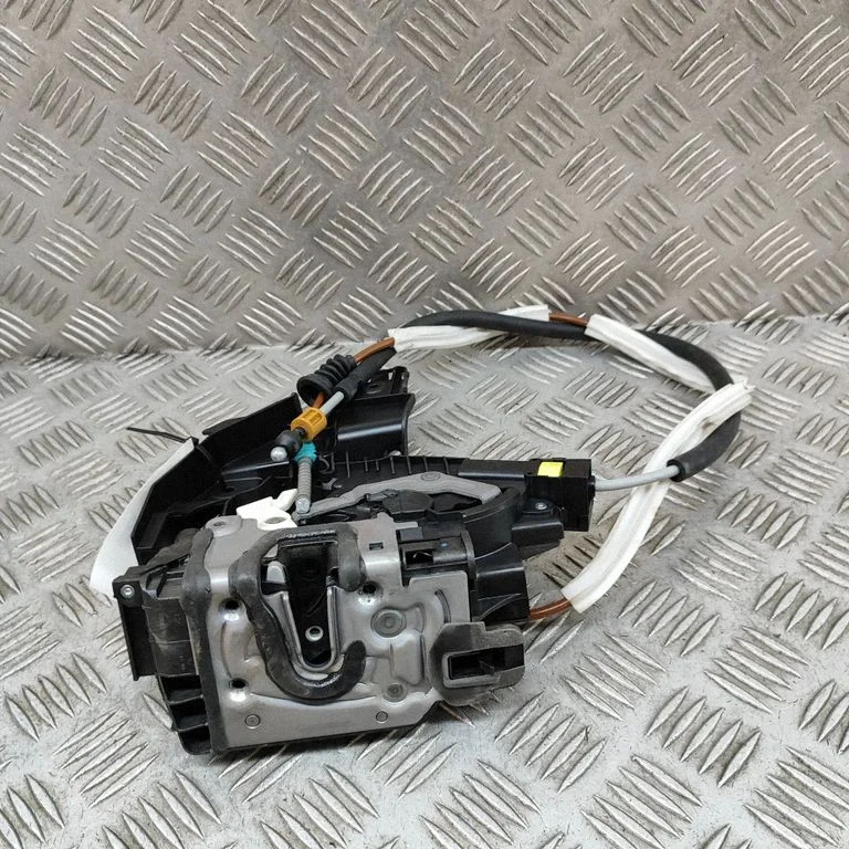 Rear door lock A2230030999